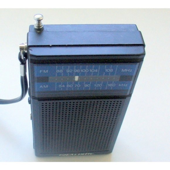 Realistic Vintage 70-80's Portable AM/FM Transistor Radio - Picture 2 of 5